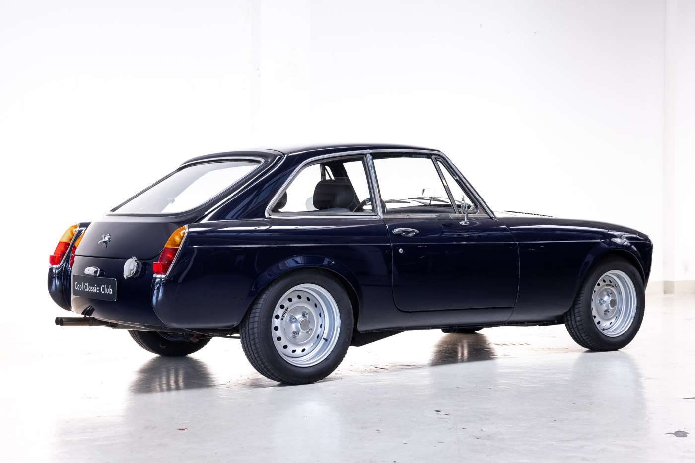 Big hearted: 1976 MG B GT V8 Restomod – Classic Virus